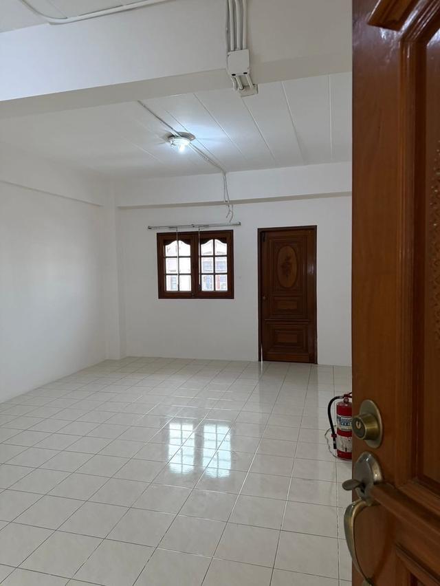 อาคารพาณิชย์ 2 ห้องที่ ตีทะลุกัน 15