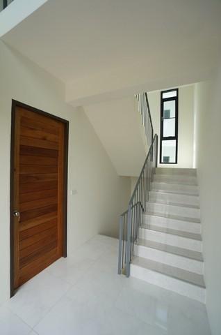 ให้เช่าโฮมออฟฟิศ 4 ชั้นย่านรัชดาลาดพร้าวซอยรัชดา32 ใกล้MRTลาดพร้าว จอดรถได้ 5 คัน ใช้ที่อยู่จดทะเบียนได้มีดาดฟ้า 8