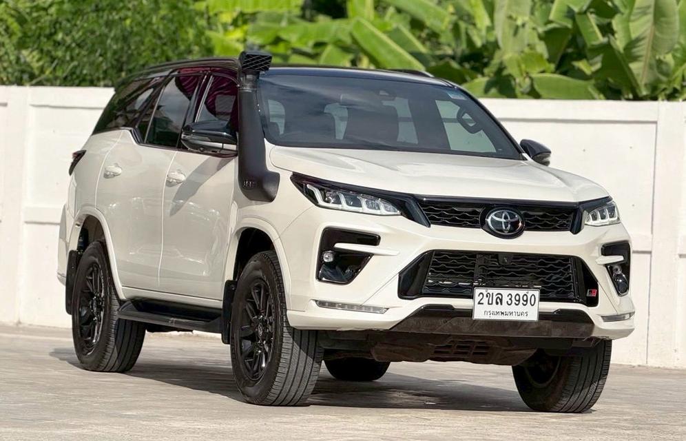 ปี 2022 TOYOTA FORTUNER, 2.8 GR SPORT BLACK TOP 4WD โฉม ปี15-ปัจจุบัน สีขาว ไมล์แท้ 44,313