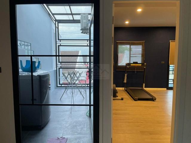 ขายทาวน์โฮม 3 ชั้น 2 คูหา 30 ตรว. ซอยกรุงเทพ-นนท์ 54 แต่งใหม่ทั้งหลัง พร้อมอยู่ ใกล้ MRT วงศ์สว่าง เพียง 500 ม. ราคาถูกส 8