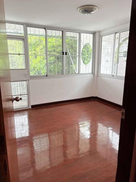 BTS อุดมสุข 1.7 กม.ถนนสุขุมวิท101 ให้เช่าบ้านเดี่ยว 2 ชั้น 100 ตร.วา.300 ตร.ม.พร้อมเฟอร์ฯ 4 นอน 2 น้ำ 5