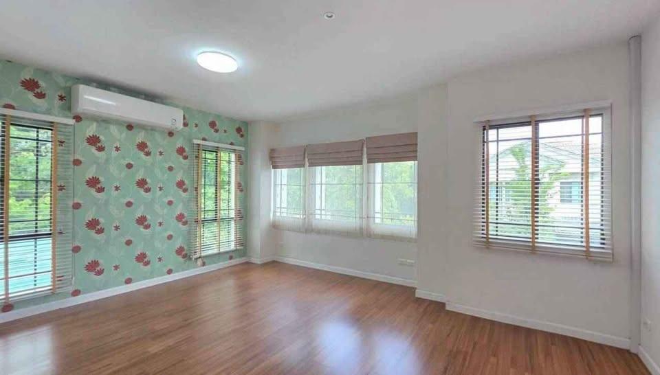 ขาย / เช่า บ้านเดี่ยว 2ชั้น หมู่บ้านมัณฑนา เลค วัชรพล ตัวบ้านอยู่โซนทะเลสาบ 9