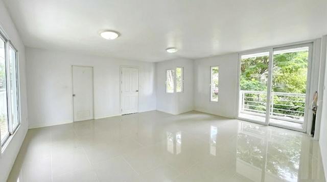 รถไฟฟ้า หลักหก ม.รังสิต 2.4 กม. เพิ่มแอร์ 2ตัว 3นอน 2น้ำ ติดถนน เทิดราชัน ให้เช่า ทาวน์โฮมหัวมุม 30ตรว. 152 ตร.ม. ด้านนอ 4