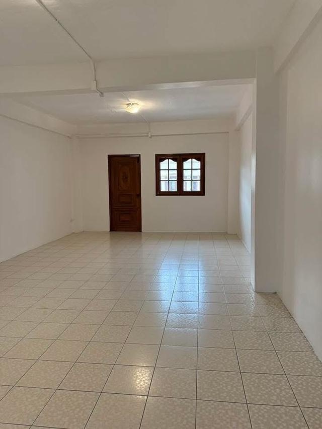 อาคารพาณิชย์ 2 ห้องที่ ตีทะลุกัน 16