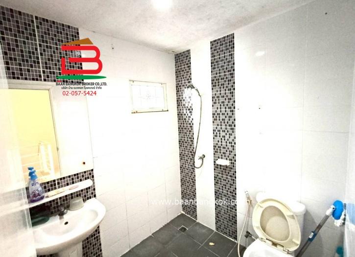 ทาวน์เฮ้าส์ 2 ชั้น หมู่บ้านพฤกษาวิลล์ 55/1 (แฟชั่นไอส์แลนด์) เนื้อที่ 28.6 ตรว. แขวงบางชัน เขตคลองสามวา 11