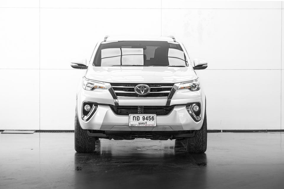 2017 TOYOTA FORTUNER 2.4 V 4WD SUV สีขาว ไมล์ 184315 กม.
