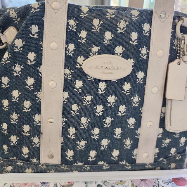 Coach denim with flower กระเป๋ามือสอง 3