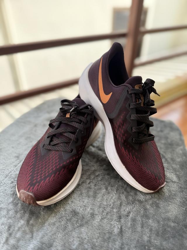 รองเท้ามือสอง Nike Zoom ของแท้ ไซร์38 (No box)