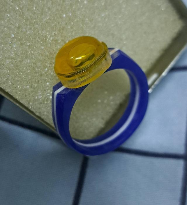 #แหวนหัวน้ำมันเดือด เป็นพลาสติกแบบนี้เป็นแหวนยุคแรกๆของหลวงปู่ครับ #ถือว่าเป็นวัตถุมงคลหรือเครื่องรางอีกรุ่นที่ได้รับความนิยมและมีประสบการณ์ รูปที่ 4