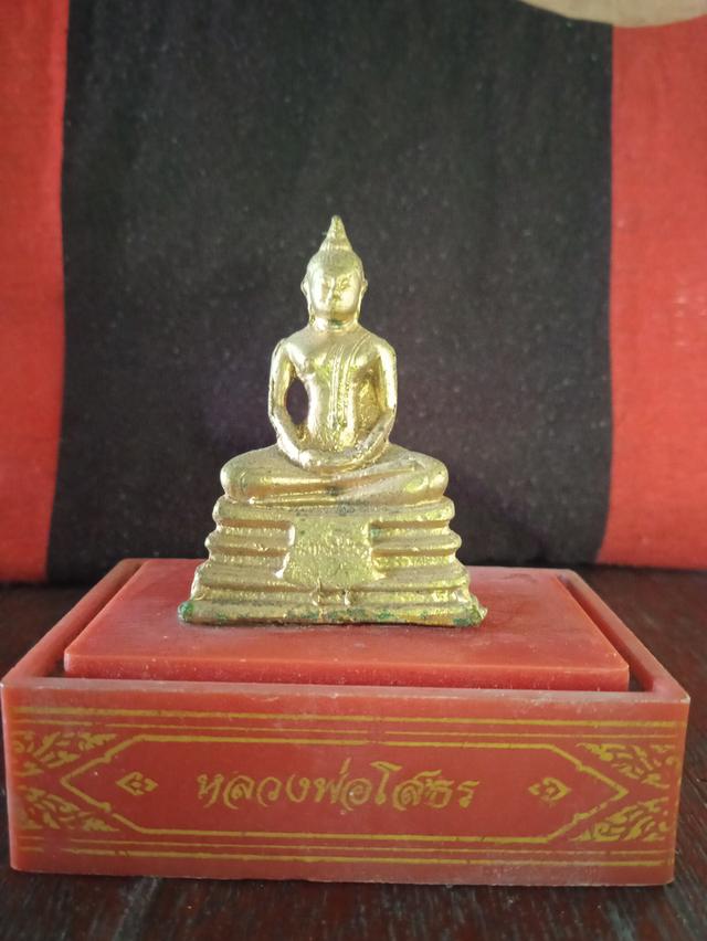 พระบูชาติดหน้ารถ