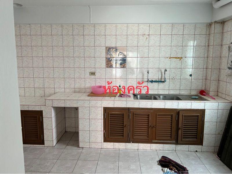 ให้เช่าอาคารพาณิชย์ 3 ชั้นครึ่ง หมู่บ้านรุ่งกิจวิลล่า7 ถนนร่มเกล้า42 เขตลาดกระบัง จังหวัดกรุงเทพ  4