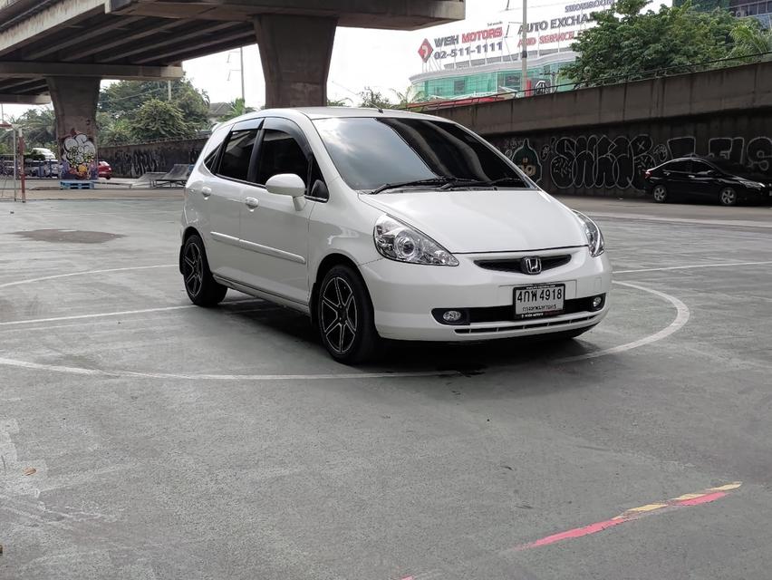 ขายรถ Honda Jazz 1.5 ปี 2005 สีขาว เกียร์ออโต้