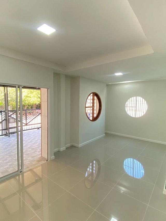 ขายทาวน์เฮ้าส์ สูง 2 ชั้น หลังมุม เนื้อที่ 24 ตารางวา หมู่บ้านร่วมสุข 2 ซ.5 ถนนรามคำแหง 96 แขวงสะพานสูง เขตสะพานสูง กรุงเทพมหานคร 5