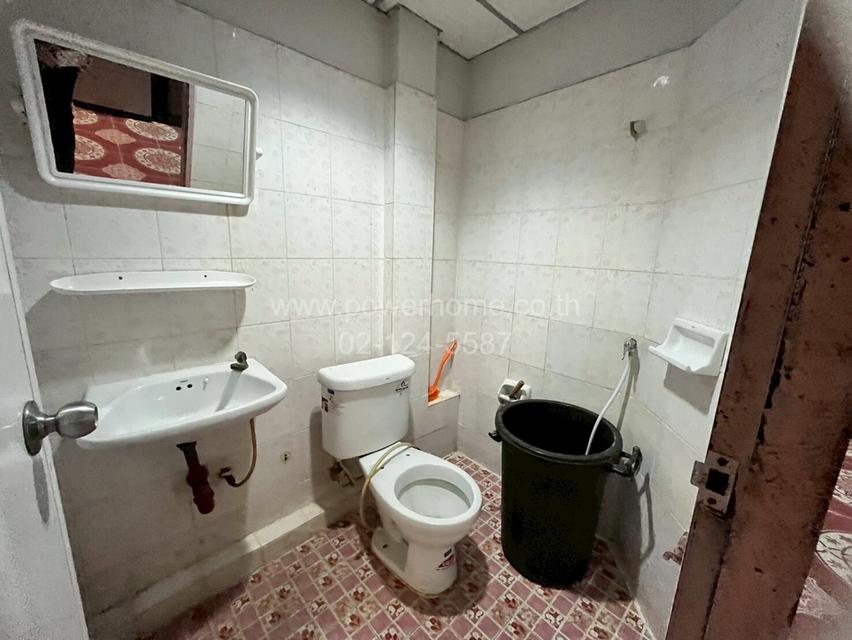 หมู่บ้านขจีนุช ลาดหลุมแก้ว ถนนราชพฤกษ์ ต.คลองพระอุดม อ.ลาดหลุมแก้ว จ.ปทุมธานี 6