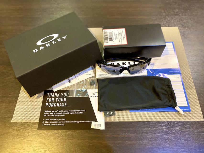 ขายแว่นกันแดด  OAKLEY ของแท้ ของใหม่ อุปกรณ์ครบ มีใบรับประกัน 1