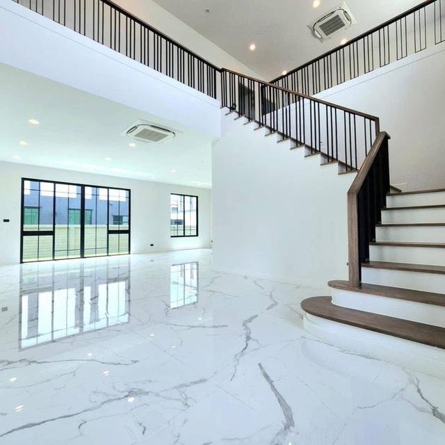 ขายบ้านเดี่ยวหรู เศรษฐสิริ ราชพฤกษ์–สาย 1 ที่ดิน: 167 ตร.ว.  พื้นที่ใช้สอย: 499 ตร.ม.  บ้านหันหน้าทิศใต้  5 ห้องนอน | 6 ห้องน้ำ 4