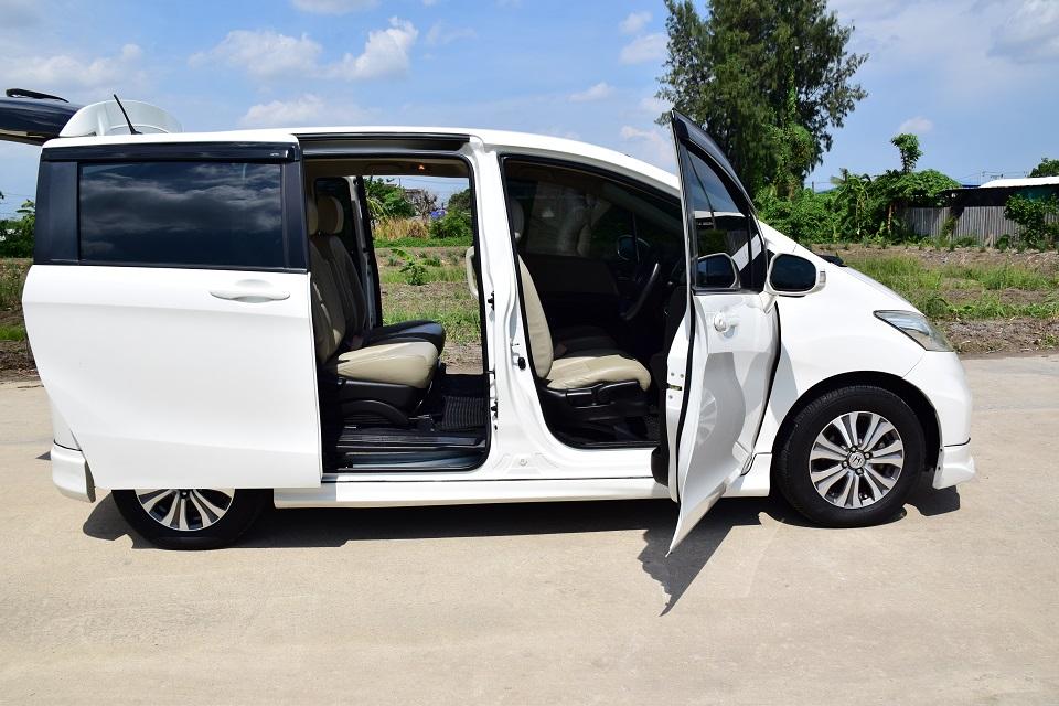 ปี2014 สวยพร้อมใช้ในฉบับครอบครัว HONDA FREED1.5E ออโต้ แอร์หลังคาแล้วไมเนอร์เช้น เบาะหนังแท้ กุญแจรีโมทล้อแม็กชุดแต่งรอบคันCD ABS AIRBAG โทร0957401229 รูปที่ 9
