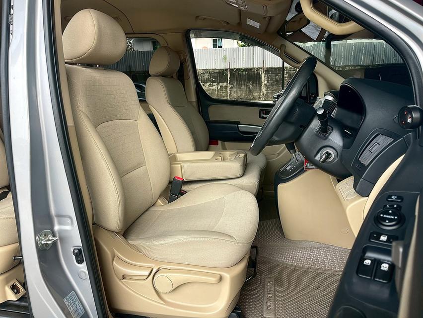 Hyundai H1 2.5Touring ปี18 12