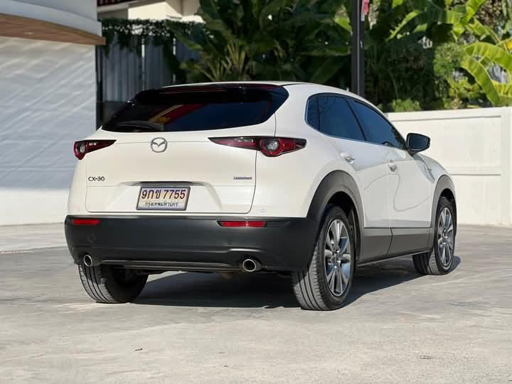 Mazda CX-30 สีขาว 8