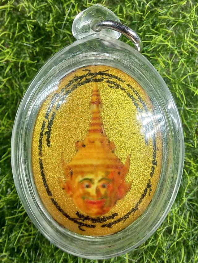 ล็อกเก็ตพระลักษณ์หน้าทองญาท่านเขียวเขี้ยวแก้วประกาศิต