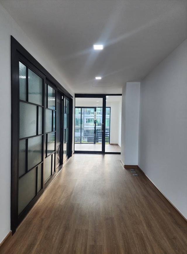 เช่า โฮมออฟฟิส สไตล์โมเดิร์น 3.5 ชั้น โครงการ H-Cape Biz Sector อ่อนนุช สุขาภิบาล 2 18