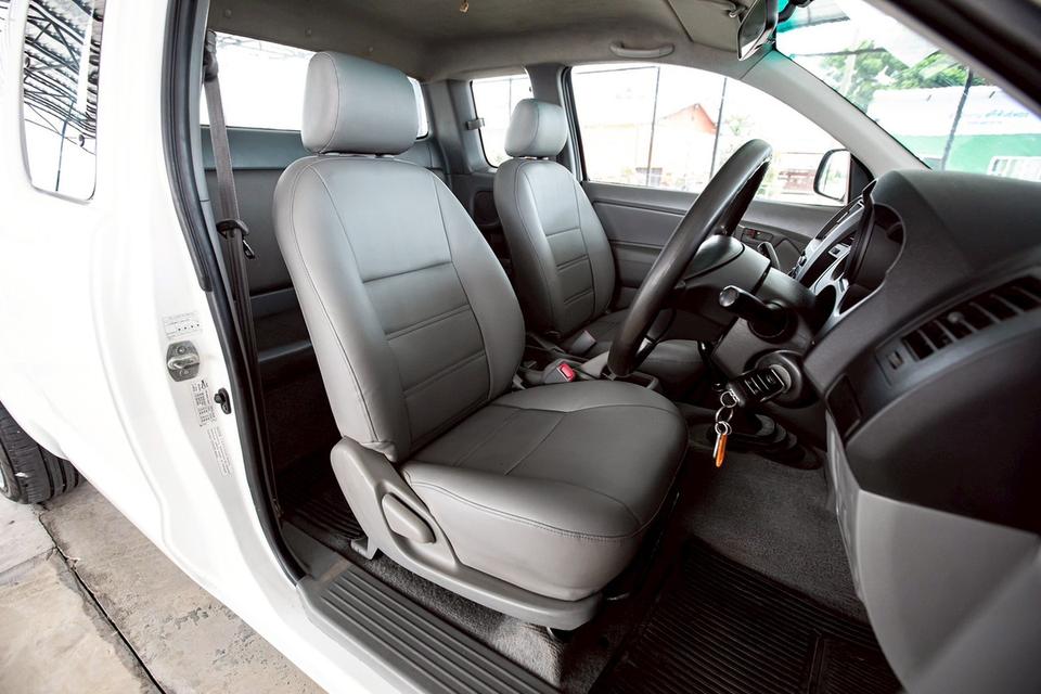 Toyota Vigo Cab 2.5J ดีเซล เกียร์ธรรมดา ปี 2010 สีขาว  12