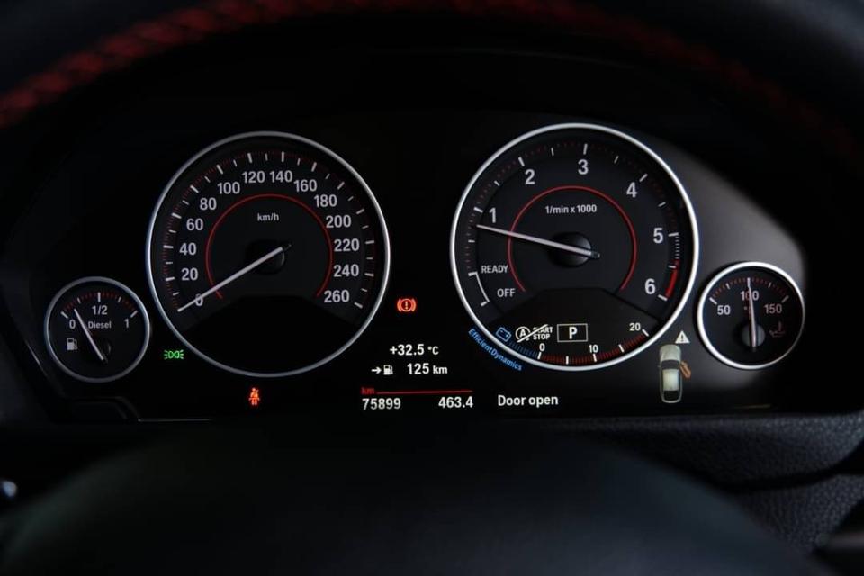 BMW 320d GT Sport (ดำเบาะแดง) ปี 2016  5