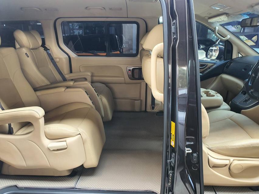 Hyundai H-1 2.5 Deluxe ปี 2019 สีน้ำตาลดำ รถมือ1 เช็คศูนย์ 6