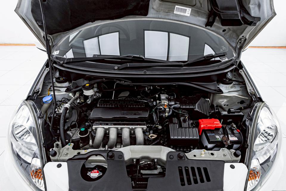  HONDA BRIO AMAZE 1.2 V 2014  3