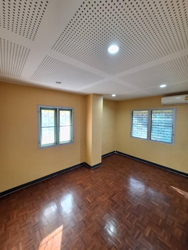 บ้านทาวน์เฮาส์ 3 ชั้น 6