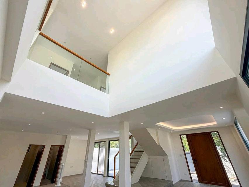 ขายบ้านเดี่ยว 2 ชั้น หลังมุม สไตล์ Modern Luxury สุขุมวิท 71 | 4 ห้องนอน พร้อมห้องนอนชั้นล่าง | สงบเป็นส่วนตัว | เดินทางสะดวก 11