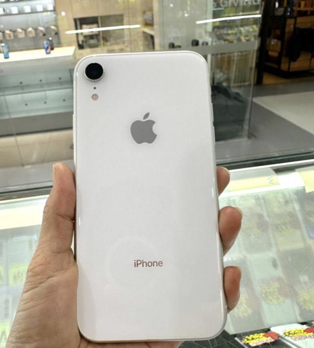 iPhone XR สีขาว 128 G 