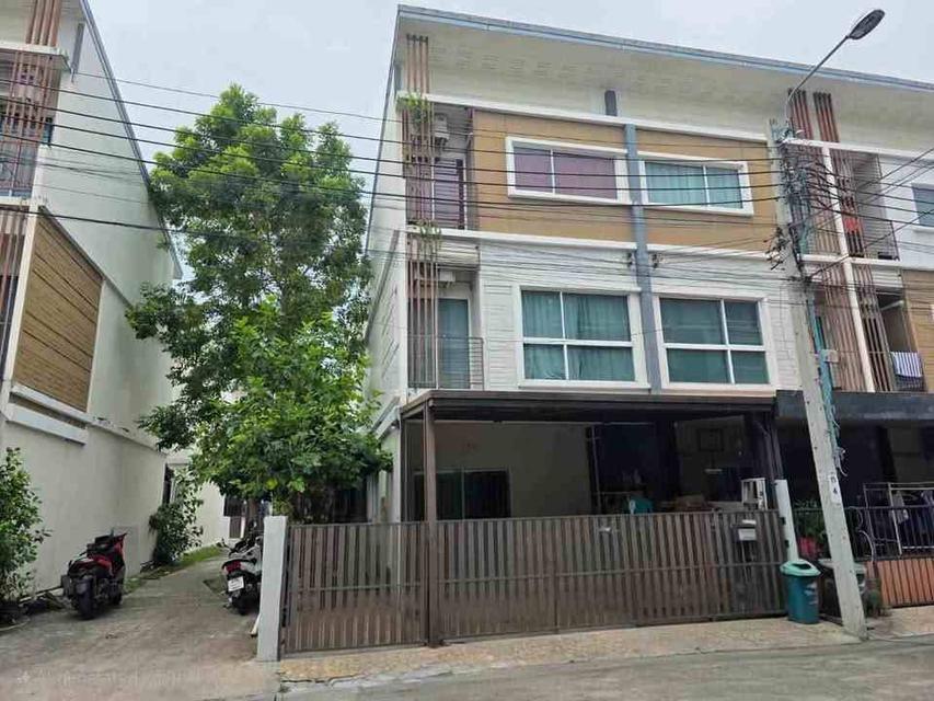 B1001 ให้เช่าทาวน์เฮ้าส์ 3 ชั้น โครงการวิลเลตซิตี้ ซอยพัฒนาการ32 1