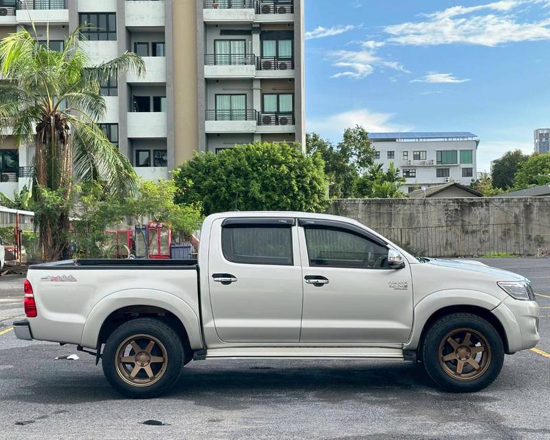 Toyota Vigo 3.0G Double Cab เกียร์ Auto สีบรอนซ์ทอง ปี 2012