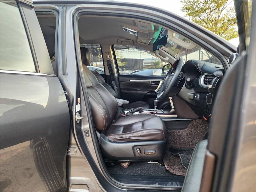 ขายToyota Fortuner 2.4V ปี16 5