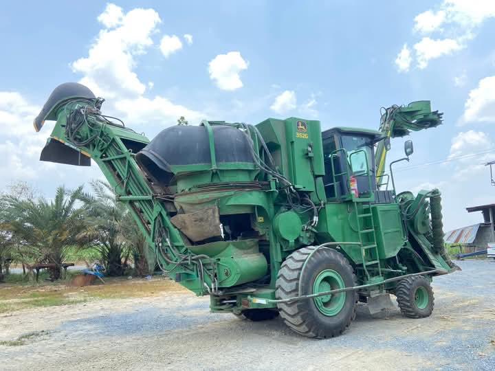 รถตัดอ้อย John Deere 3520  8