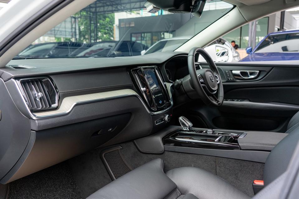 (แจ้งรหัสรถ NP999) 💥 VOLVO V60 T8 TWIN ENGINE AWD 2020 รูปที่ 9