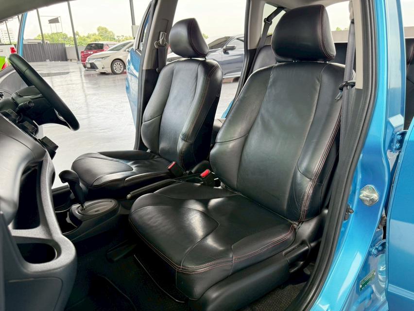 HONDA JAZZ 1.5 S i-VTEC ปี 2012 สีฟ้า 8