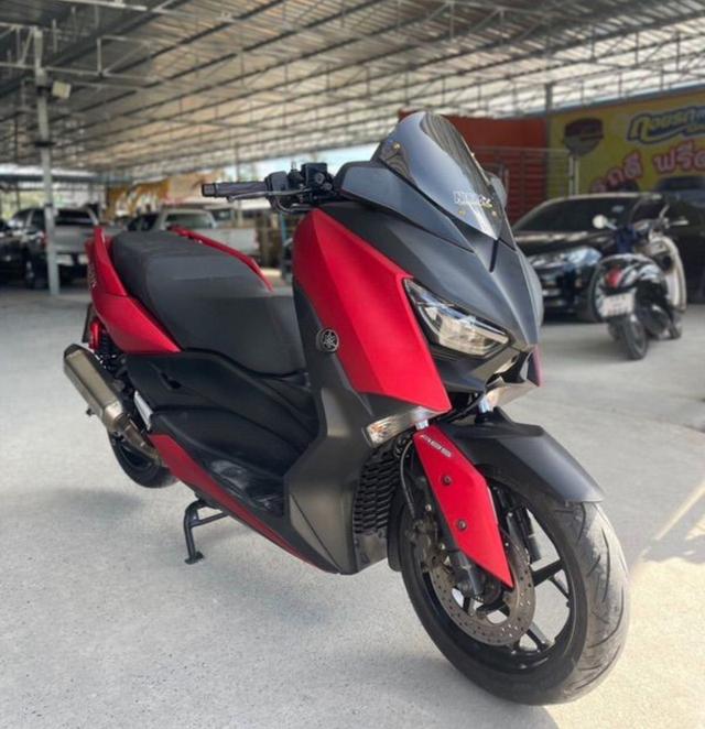 มอเตอร์ไซค์ Yamaha XMAX สีแดง / ดำ 2