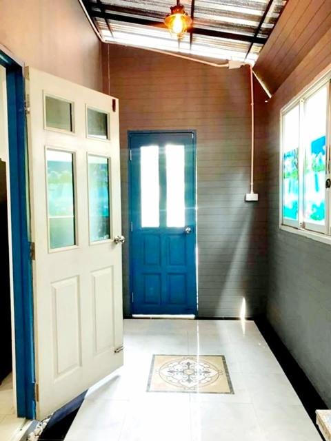 ARL สุวรรณภูมิ 4กม. ม.พระจอมลาดกระบัง 2 กม. 4นอน ถ.ลาดกระบัง ให้เช่าบ้านเดี่ยว 2 ชั้นหลังมุม 3 น้ำ 72 ตร.วา. 290 ตร.ม พร 6