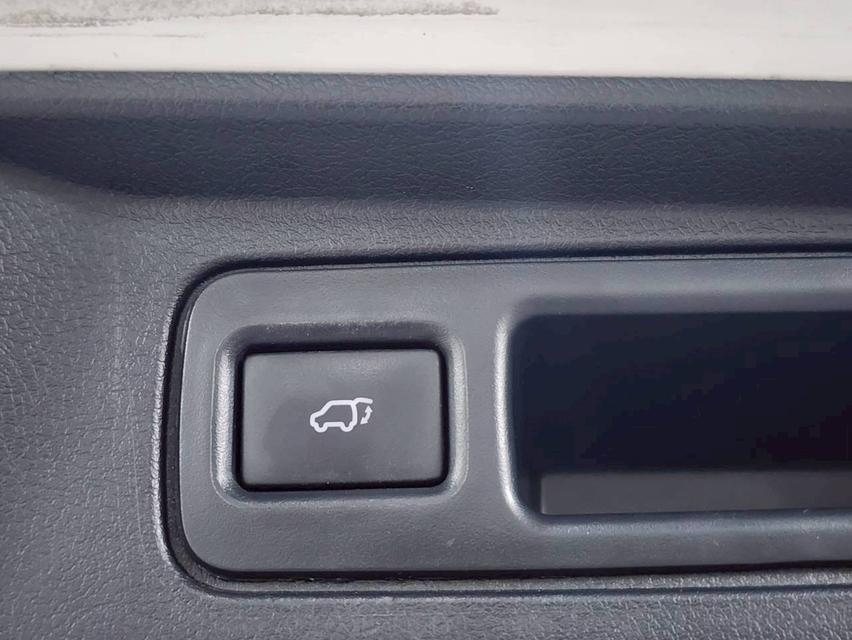 ขายรถ Toyota Fortuner 2.8 Legender 4WD ปี 2022 สีขาว เกียร์ออโต้ 18