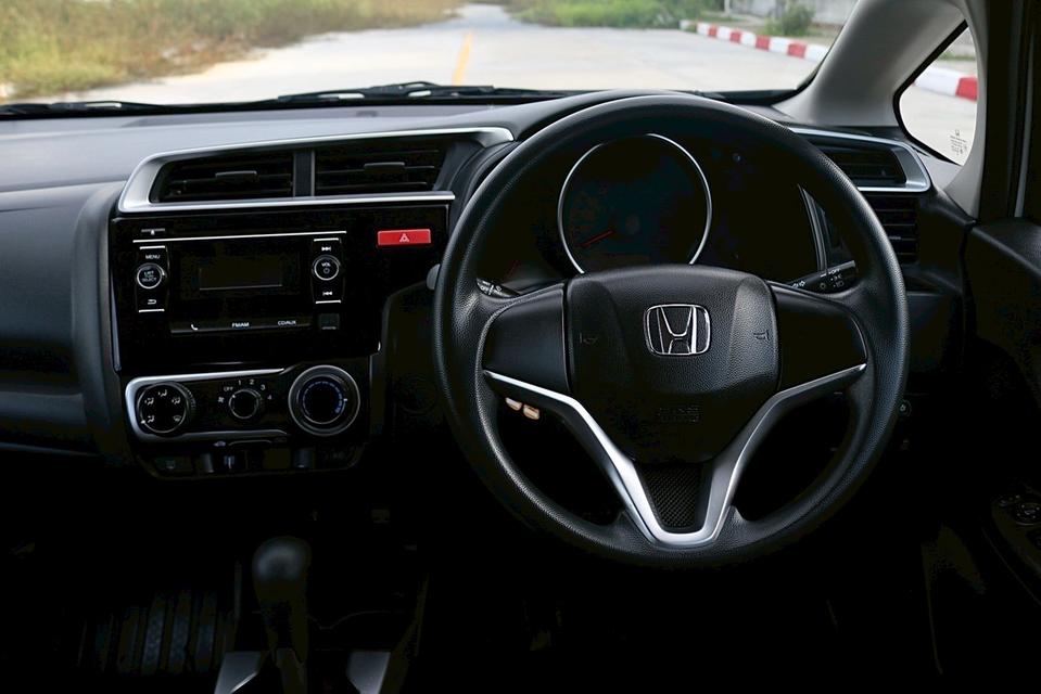 Honda Jazz 1.5S AT สีขาว ปี 2016 10