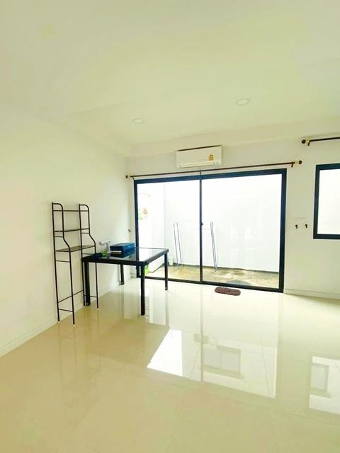 โลตัส วัดไพร่ฟ้า 1กม.ให้เช่า ทาวน์โฮม 2 ชั้น 3 นอน รร.เทคโนโลยีแหลมทอง 1.2 กม. 2 น้ำ รพ.ปทุมธานี 3.6 กม.ถ. กรุงเทพ-ปทุมธ 2