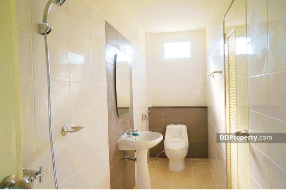 ขายทาวน์เฮ้าส์ 3 ชั้น ทำเลดี ใกล้ BTS/MRT บางหว้า (บางแวก 69 แยก 3) หน้ากว้าง 6 เมตร จอดรถได้ 2 คัน พร้อมเข้าอยู่ 8