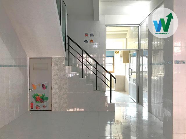 ขายทาวน์เฮ้าส์ เพิ่งปรับปรุงใหม่ 17 ตร.ว. 4 ห้องนอน 2 ห้องน้ำ 1 แอร์ 1 ที่จอดรถ ต่อเติมครบ ใกล้สนามบินดอนเมือง 3