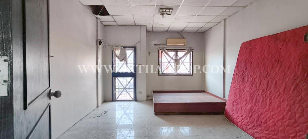 ทาวน์เฮ้าส์ หมู่บ้าน นครทองปาร์ควิว 1 ถนนบางกรวย-ไทรน้อย 5