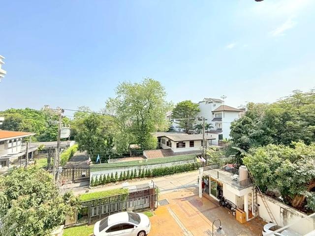 5 นอน ดองกิ มอลล์ ทองหล่อ 1.4 กม. 25 ตร.วา. 400 ตร.ม.ทำเล Penthouse Thonglor BTS เอกมัย 1.6กม. ทาวน์โฮมสุดหรู 4 ชั้นฟังก 8