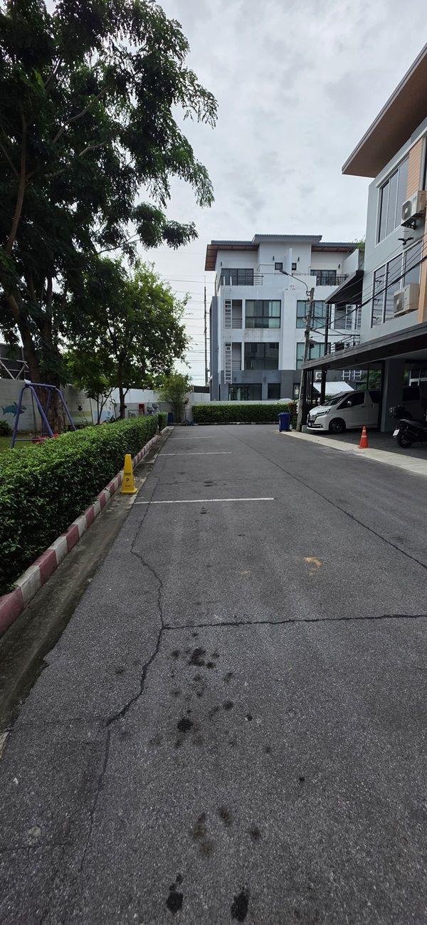 ขายทาวน์โฮม 3 ชั้น ในโครงการ Motown Brio แจ้งวัฒนะ-ประชาชื่น ราคาพิเศษที่สุดในโครงการ! มีเพียงหลังเดียวเท่านั้น โทร 081-5291099 3