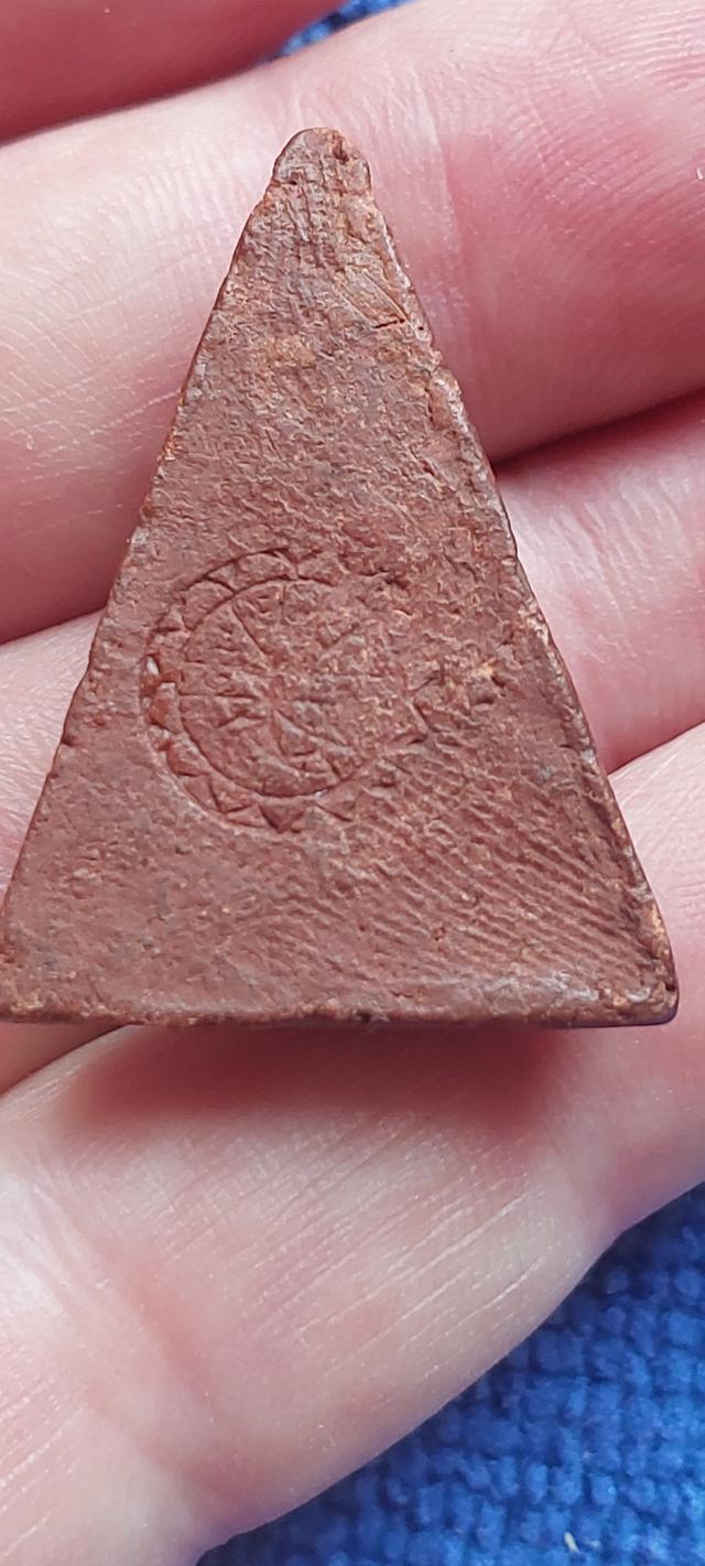 พระนางพญาพิมพ์เข่าโค้ง หลังยันต์ดวง ปี2514 รูปที่ 9