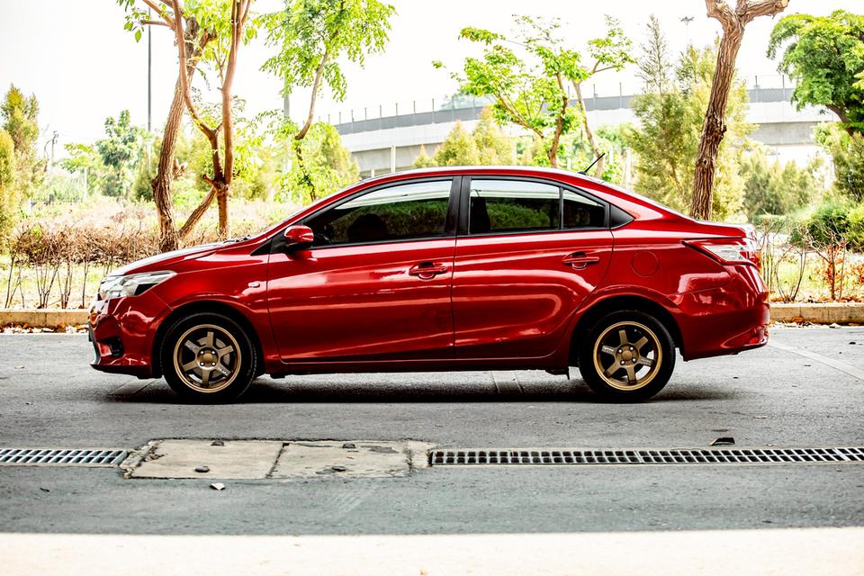 Toyota Vios 1.5J ปี 2013 สีแดง เกียร์ออโต้  8